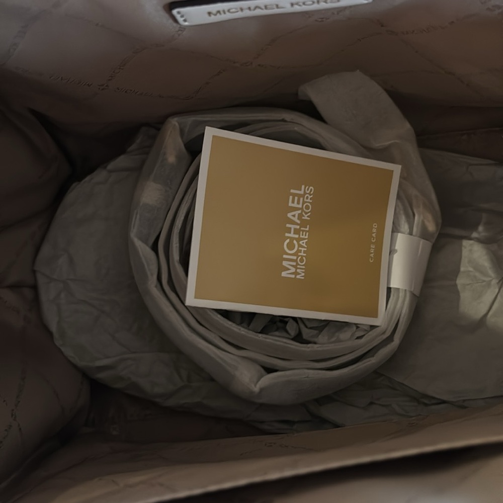 NWOT Michael Kors AVRIL White/cream Handbag - Picture 4 of 4